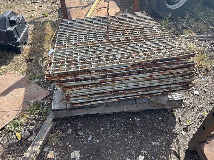 #129-•-(10)-pallet-rack-shelf-decking-image-1