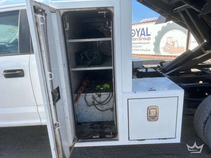 2017-ford-f550-image-26