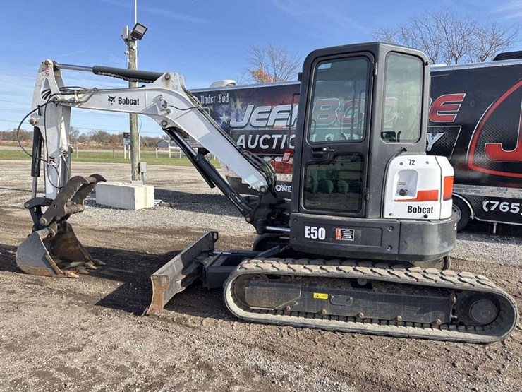 2012-bobcat-e50-image-2