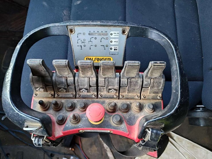 2014-freightliner-m2-106-image-55