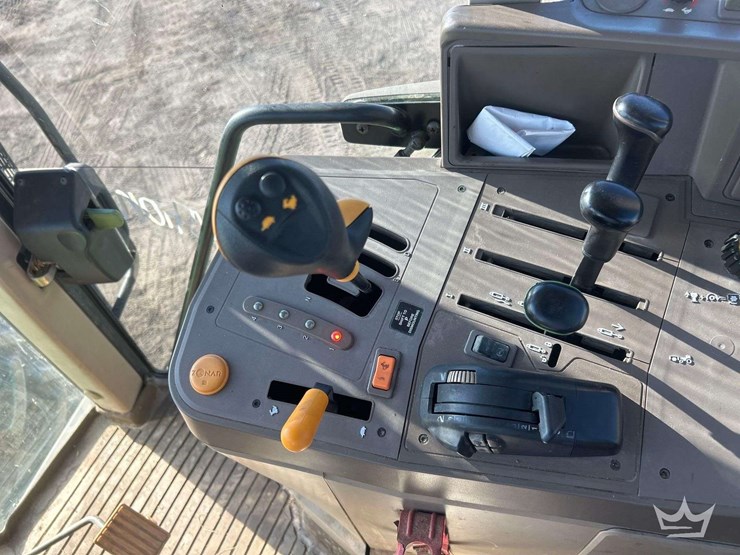 john-deere-7230-131hp-4wd-agricultural-utility-tractor-image-16