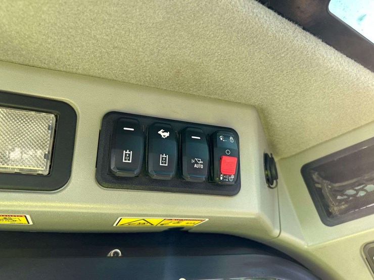 2021-caterpillar-289d3-image-15