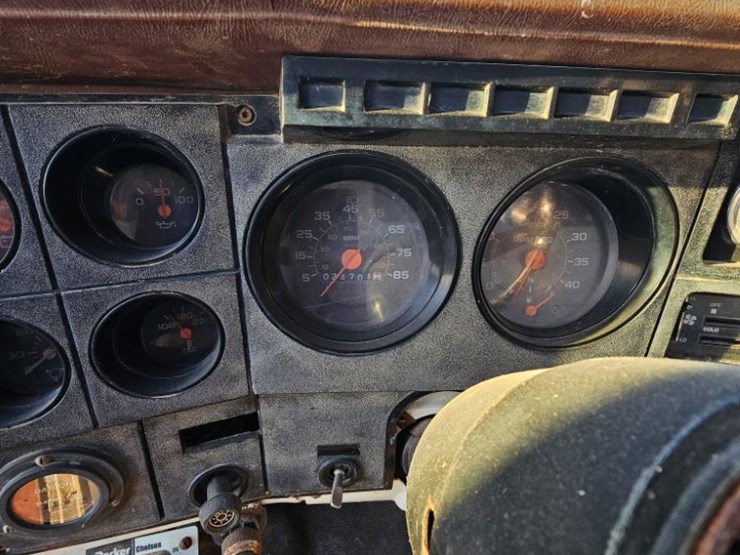 1985-chevrolet-custom-deluxe-image-10