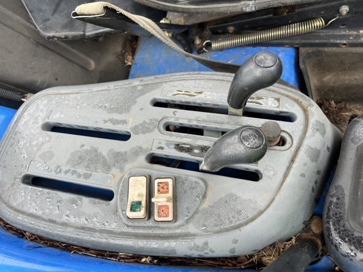 2001-new-holland-tc40d-image-18