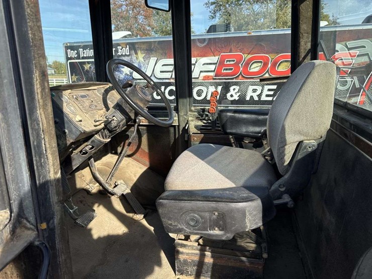 1983-versatile-835-image-44