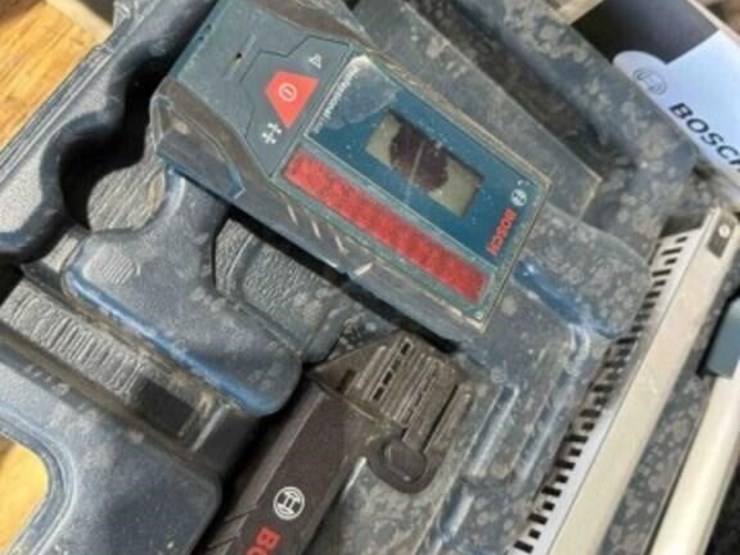 bosch-laser-level,-tripod-&-accessories-image-3