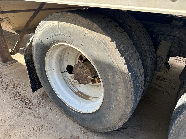 #33704-•-2011-mack-cxu-t/a-sleeper-truck-tractor-1m1aw09y8bm013165-image-12