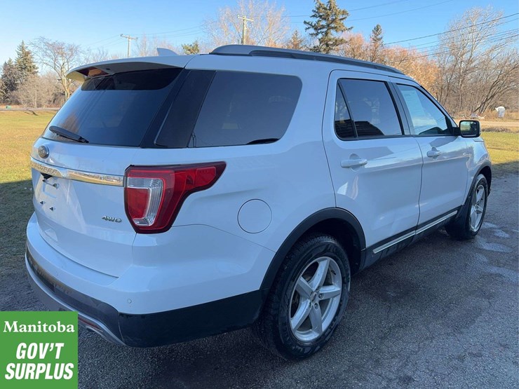 2017-ford-explorer-image-4