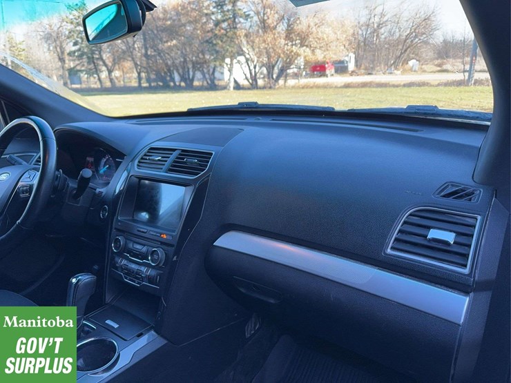 2017-ford-explorer-image-25