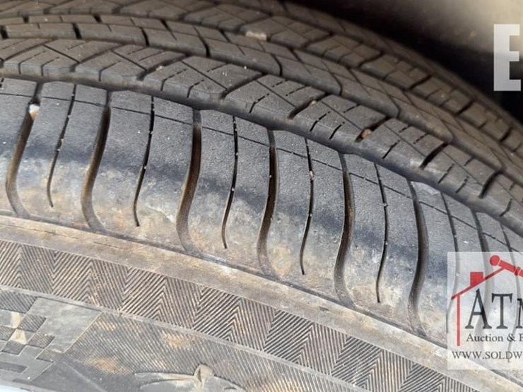 2010-cadillac-srx-image-11