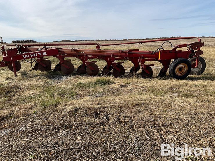 1982-white-588-image-8