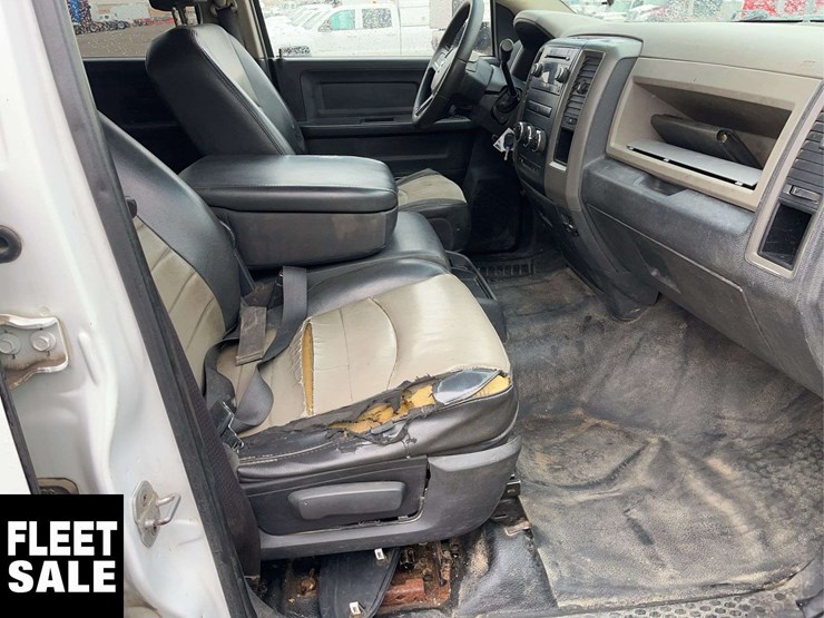 2011-dodge-3500-image-17