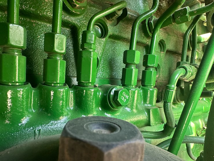 2013-john-deere-8285r-image-53