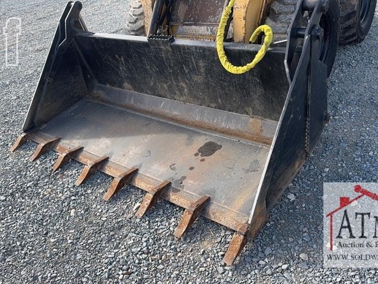 2008-deere-320-image-8