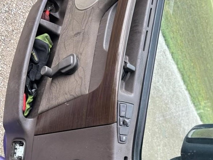 volvo-vnl42t670-image-23