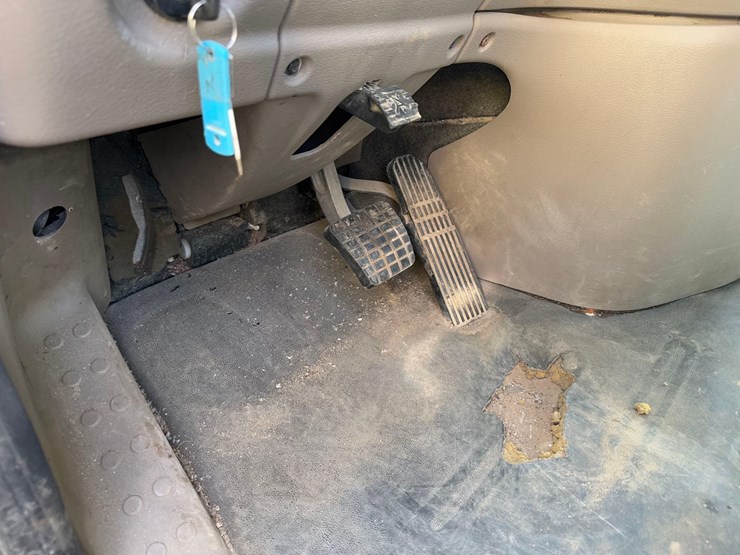 freightliner-semi-tractor-image-22