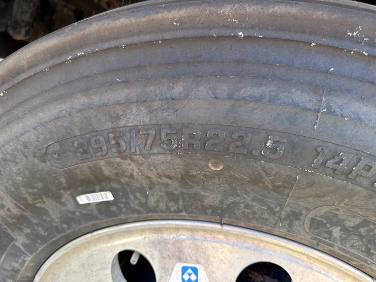 #33704-•-2011-mack-cxu-t/a-sleeper-truck-tractor-1m1aw09y8bm013165-image-8