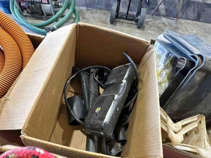 assorted-hardware--nuts,-bolts,-rope,-etc.-image-9