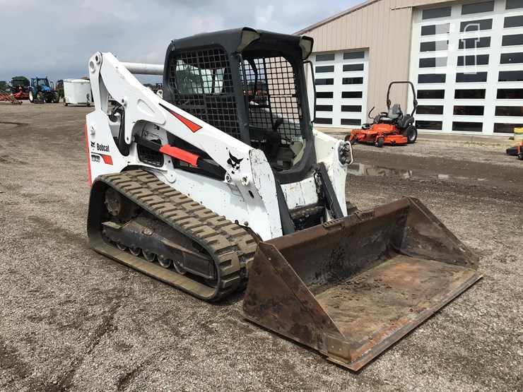 2017-bobcat-t740-image-1