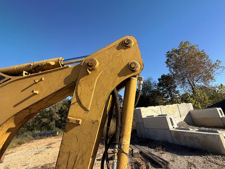 caterpillar-420d-image-35