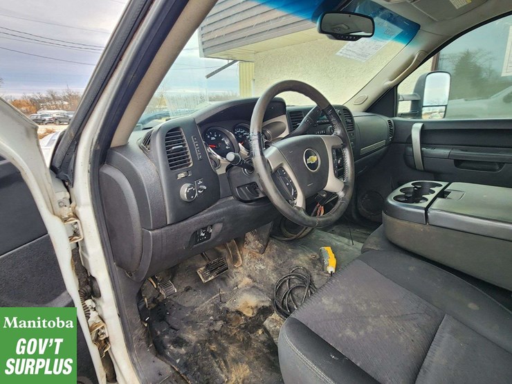 2013-chevrolet-silverado-3500hd-image-27