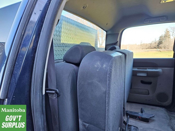 2012-chevrolet-silverado-2500hd-image-38