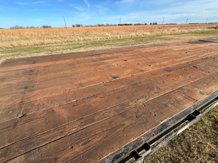 2008-titan-trailer-image-5