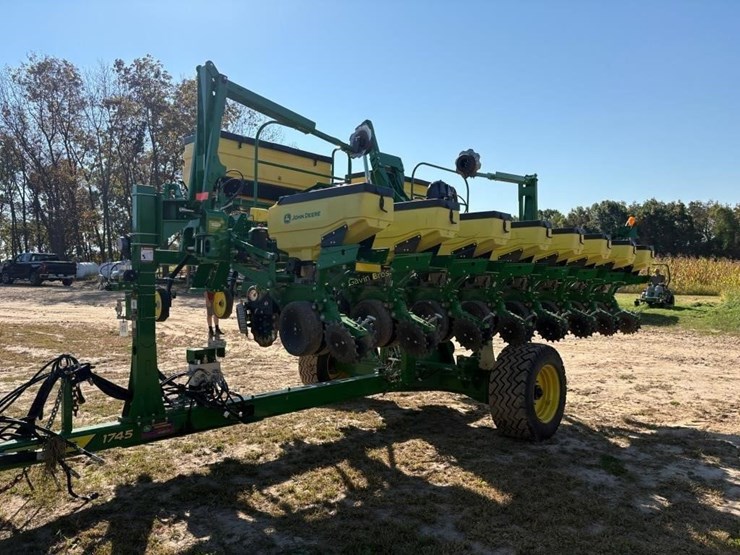2023-john-deere-1745-image-10