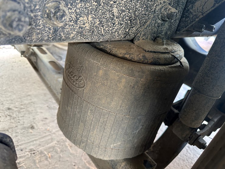 #33704-•-2011-mack-cxu-t/a-sleeper-truck-tractor-1m1aw09y8bm013165-image-20