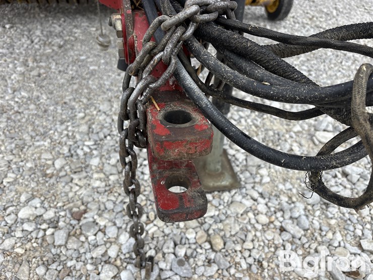 2005-new-holland-br780-image-9