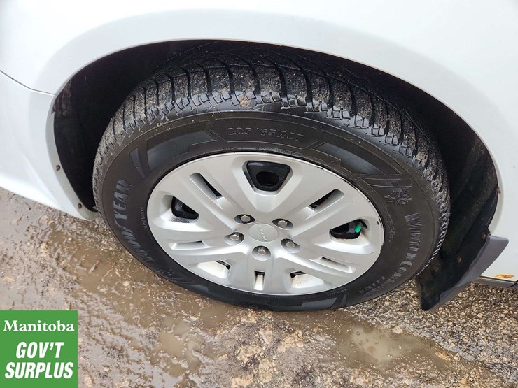 2015-dodge-grand-caravan-image-21