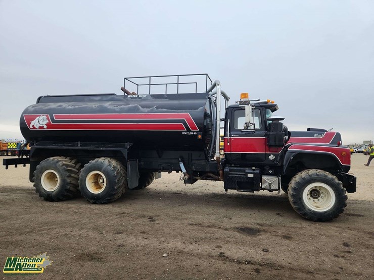 1976-mack-r600-image-22