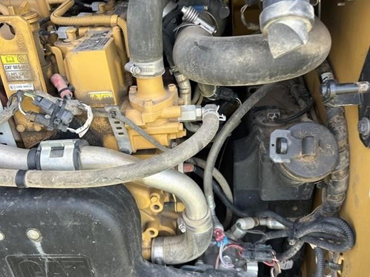 2019-caterpillar-262d3-image-21