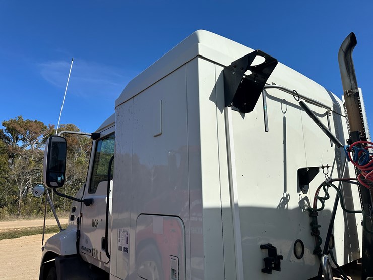 #33704-•-2011-mack-cxu-t/a-sleeper-truck-tractor-1m1aw09y8bm013165-image-28