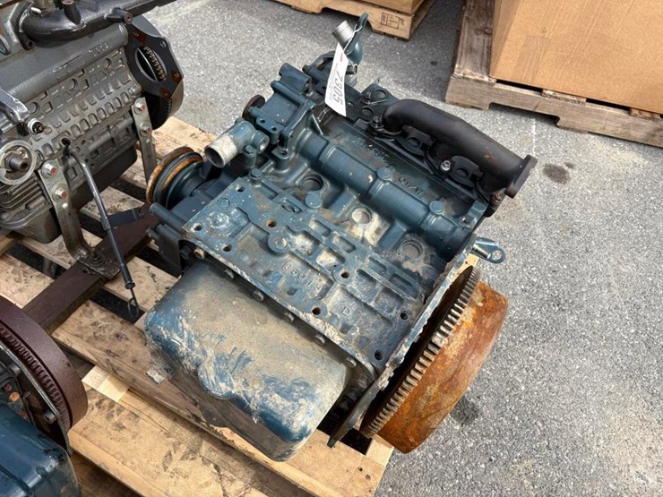 kubota-d1703-image-4