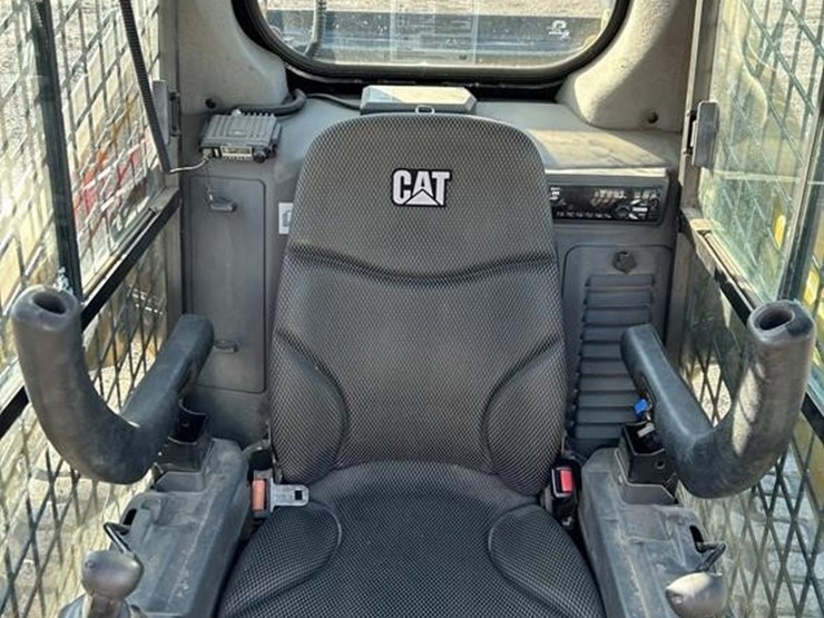 2019-caterpillar-262d3-image-23