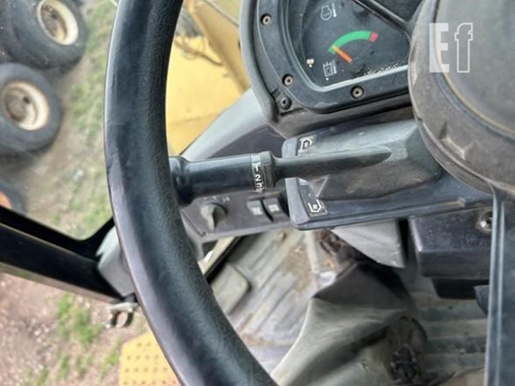 2004-caterpillar-938g-image-38