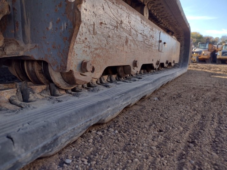 18-takeuchi-tb260cra-excavator-(qea-4048)-image-38