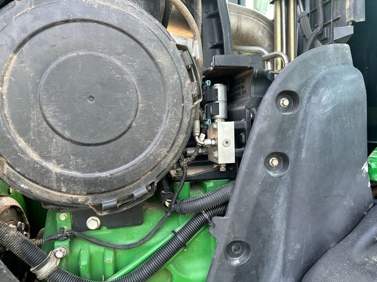 2013-john-deere-8285r-image-37