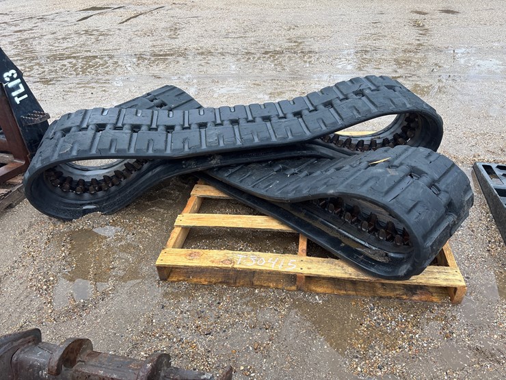 #30415-•-set-of-rubber-tracks-image-2