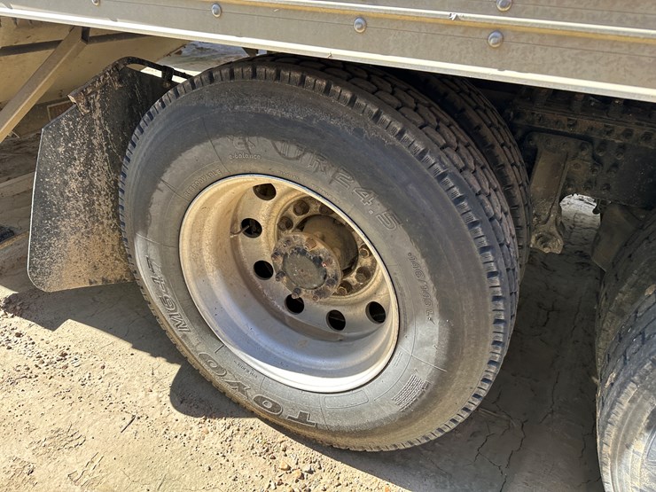 #33710-•-2011-mack-cxu-t/a-sleeper-truck-tractor-1m1aw09y3bm013638-image-11