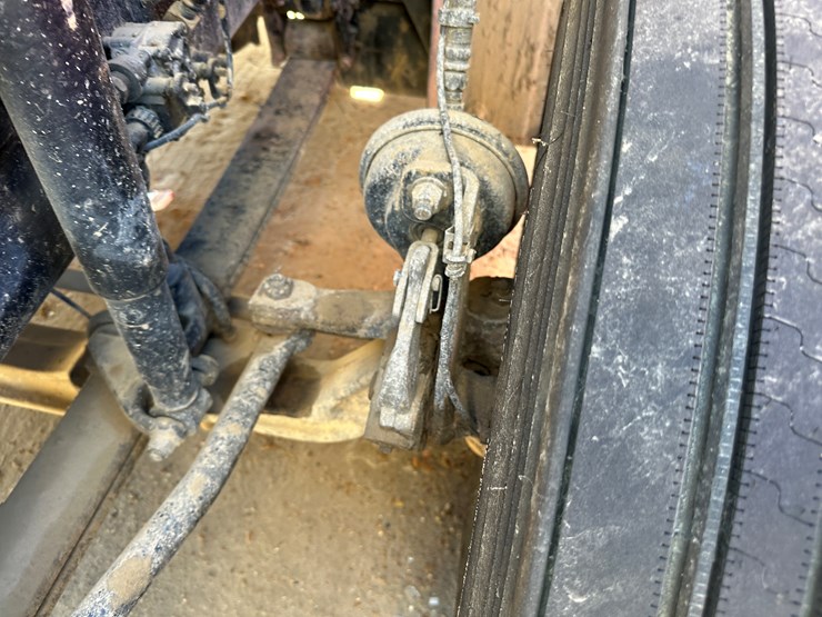 #33704-•-2011-mack-cxu-t/a-sleeper-truck-tractor-1m1aw09y8bm013165-image-62