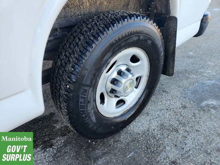 2012-chevrolet-express-2500-image-16