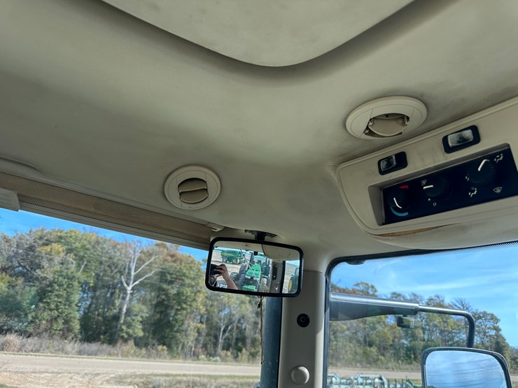 2010-john-deere-8295r-image-63