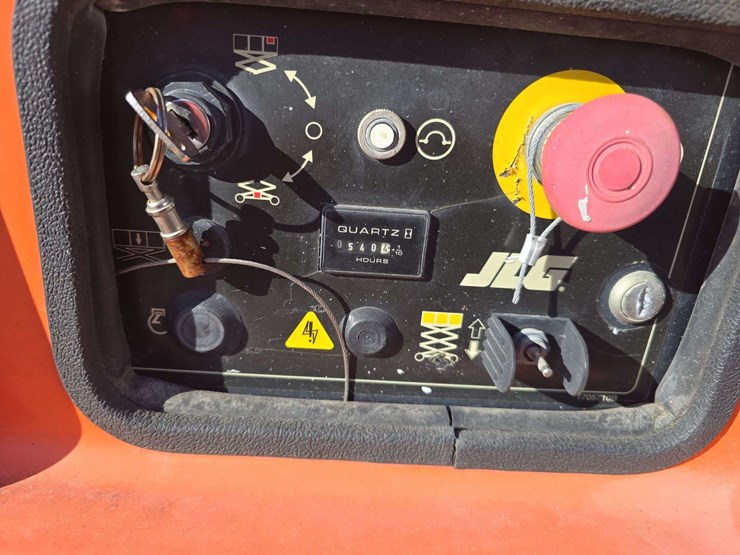 2011-jlg-4069le-image-14