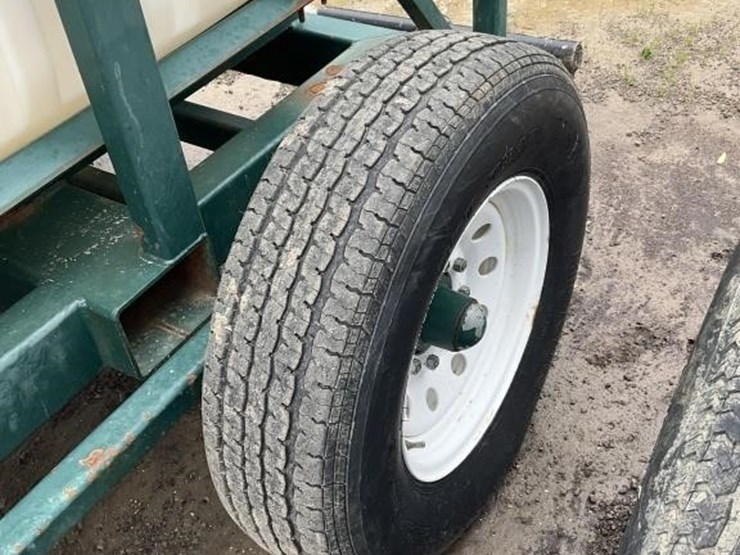 pbm-14'-400g-poly-mixing-tank-trailer-image-16