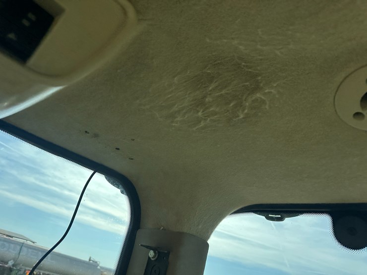 2013-john-deere-8285r-image-55