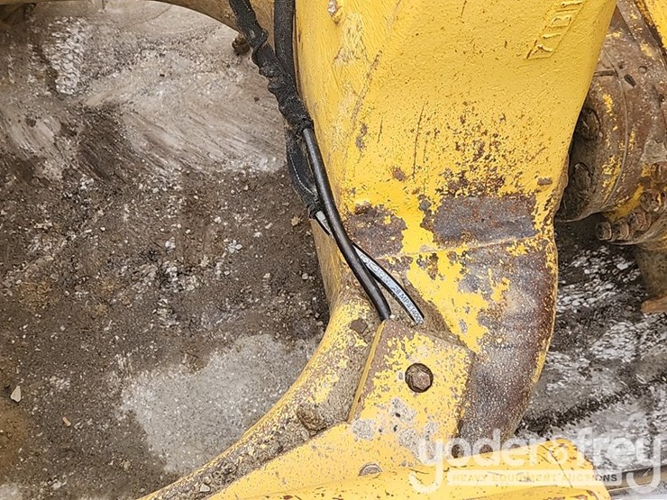 2017-komatsu-d61pxi-24-image-12