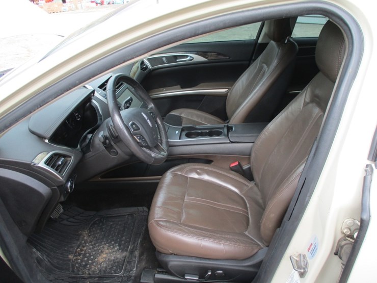 2014-lincoln-mkz-sedan,-image-7