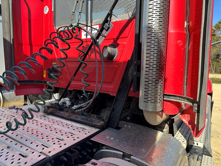 #33708-•-2014-mack-cxu-t/a-daycab-truck-tractor-1m1aw02y3em038036-image-49